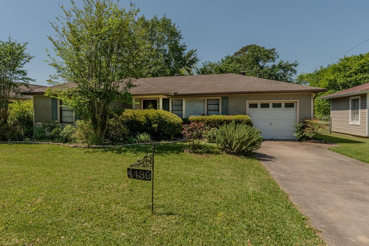 Property Photo: 4439 Lawndale Avenue TX 77619