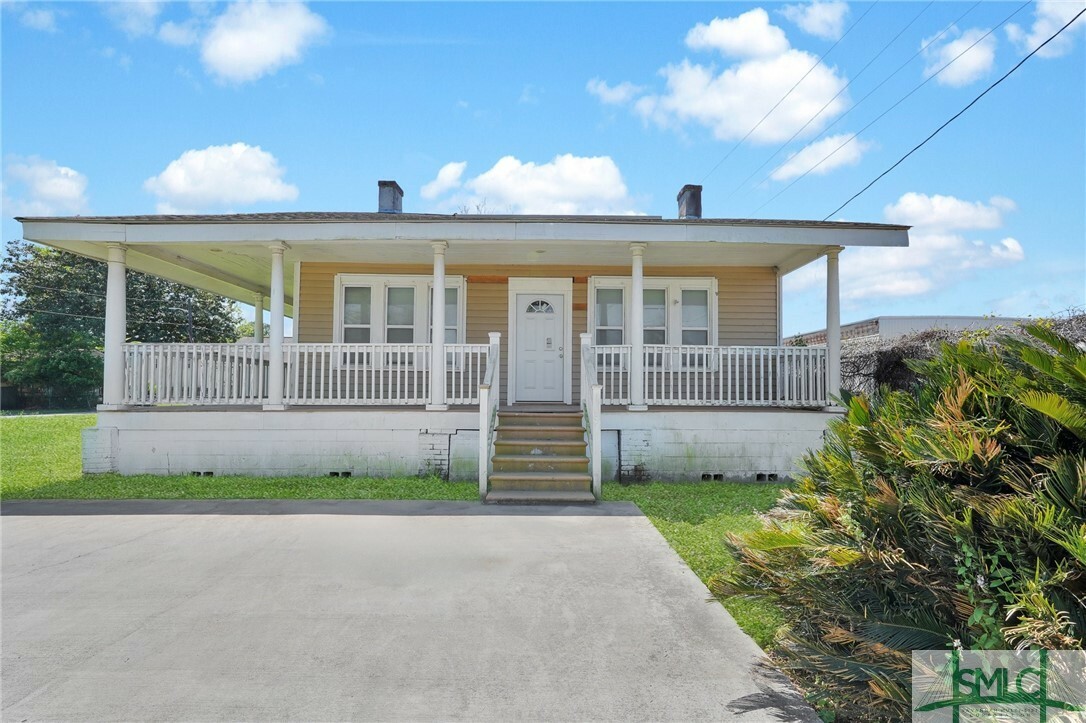 Property Photo: 605 Cornwall Street GA 31415
