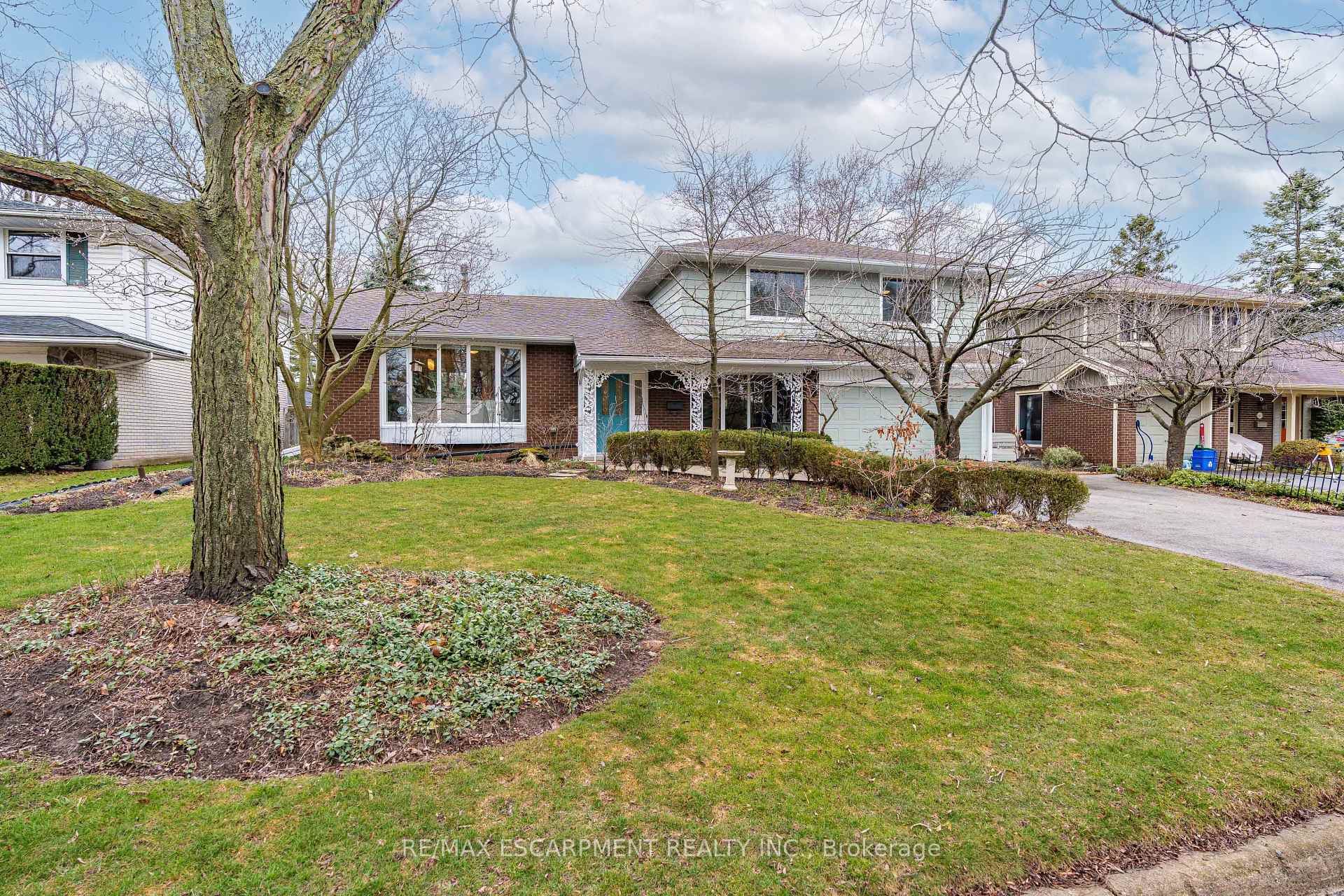 Property Photo: 5111 Bayfield Crescent ON L7L 3J5