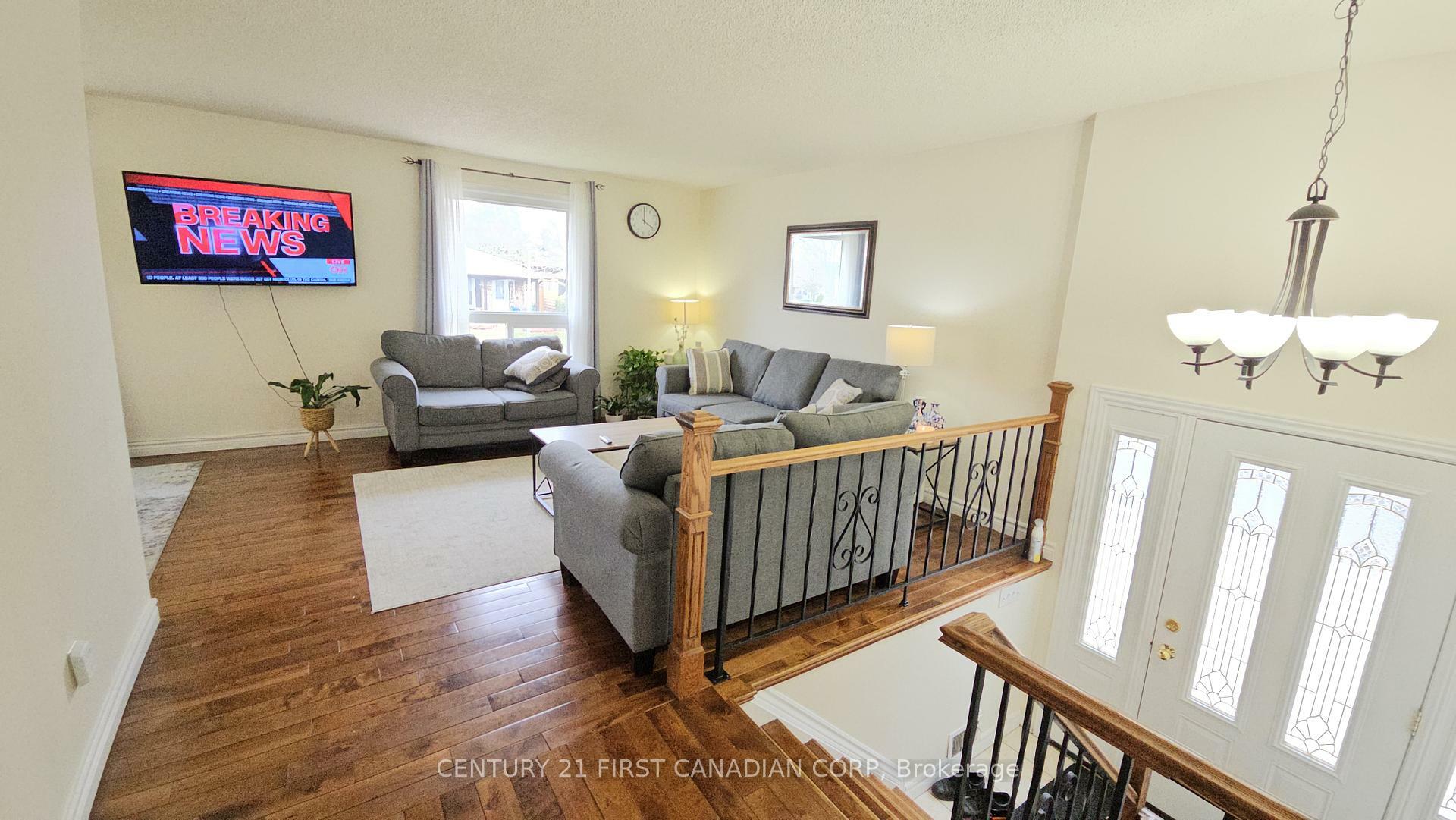 Property Photo: 45 Locust Crescent ON N6E 2K1