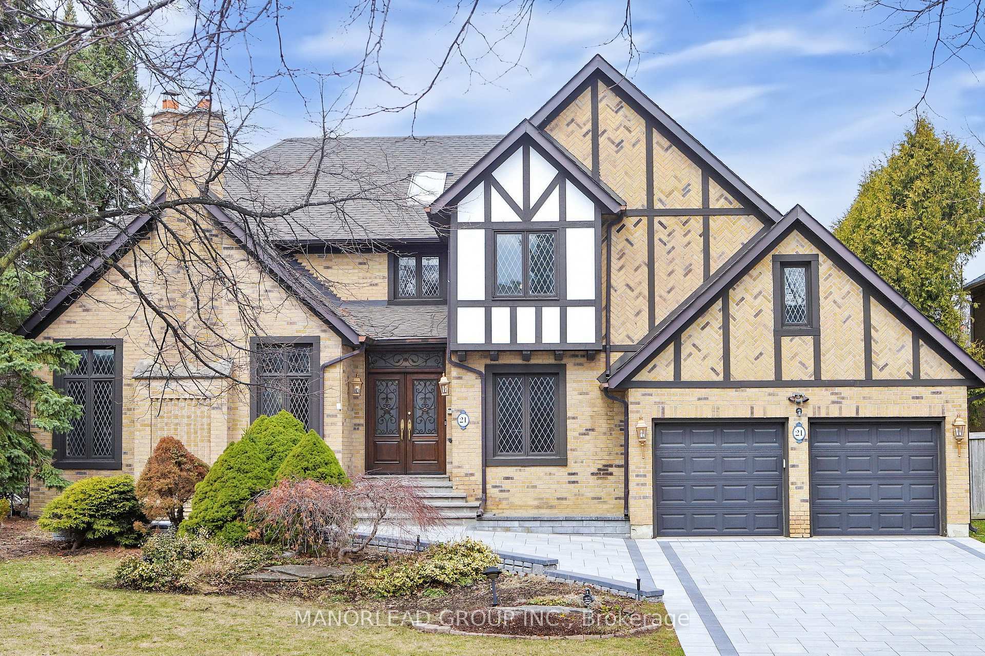 Property Photo: 21 Dunloe Road ON L4B 2H6