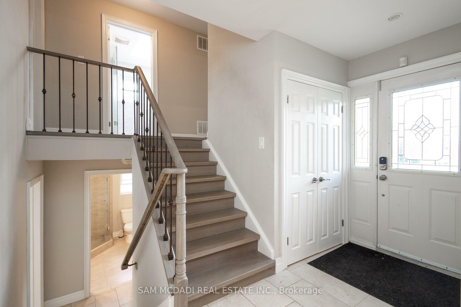 Property Photo: 1198 Willowbrook Drive S ON L6L 2J8