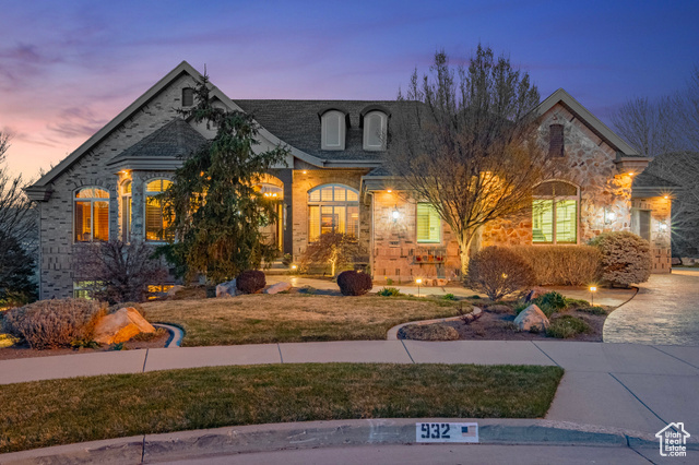 Property Photo: 932 E Kaseys Cir UT 84020