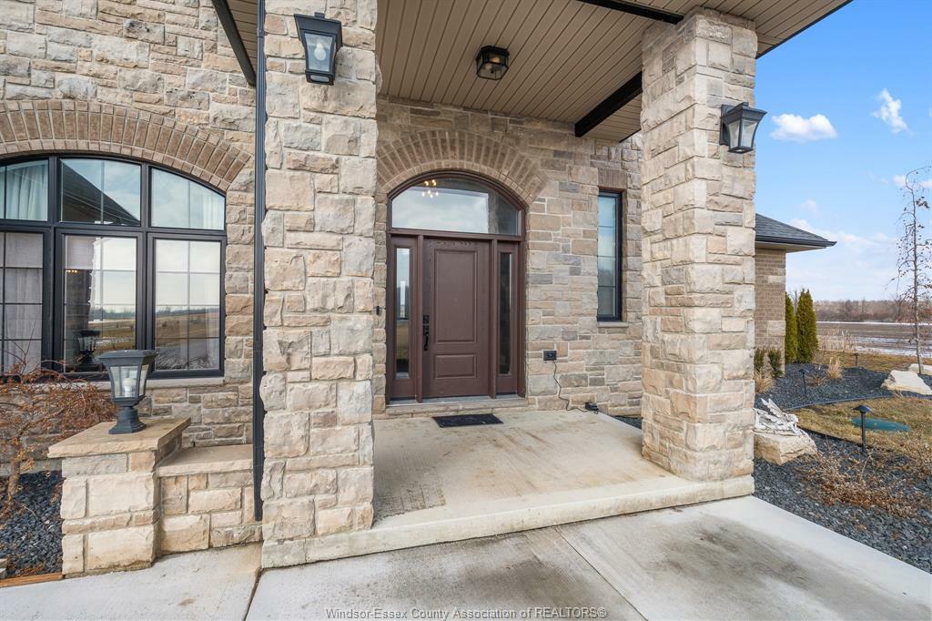 Photo de la propriété: 1324 South Malden ON N8N 2X6
