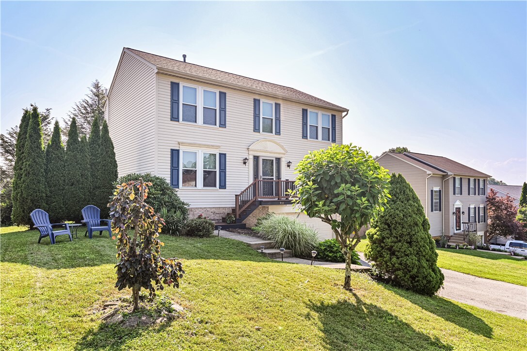 Property Photo: 951 Castlegate Cir PA 15601