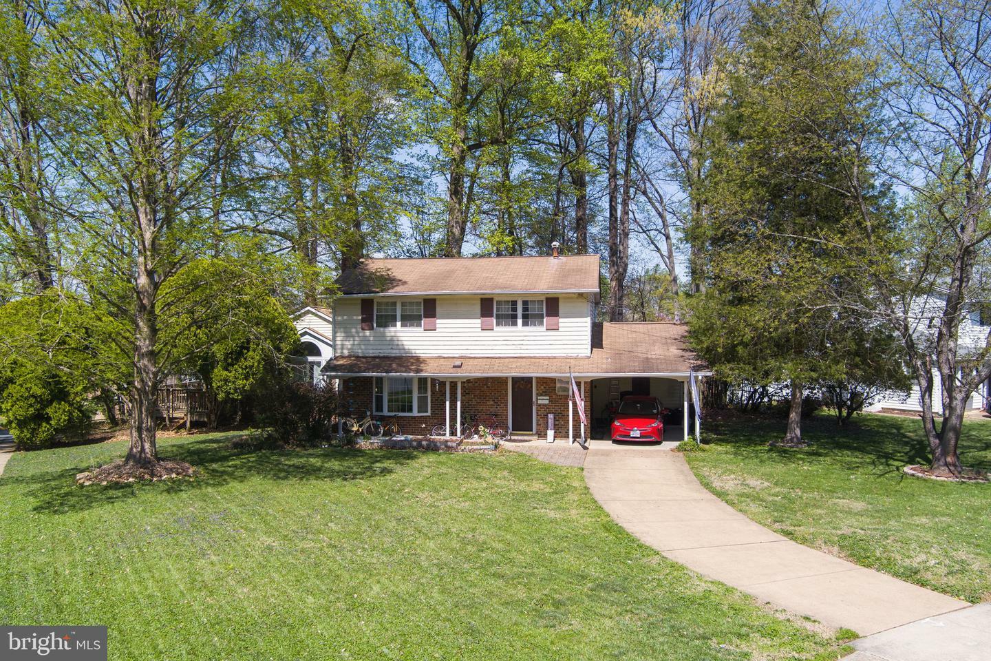 Property Photo: 8610 Clydesdale Road VA 22151