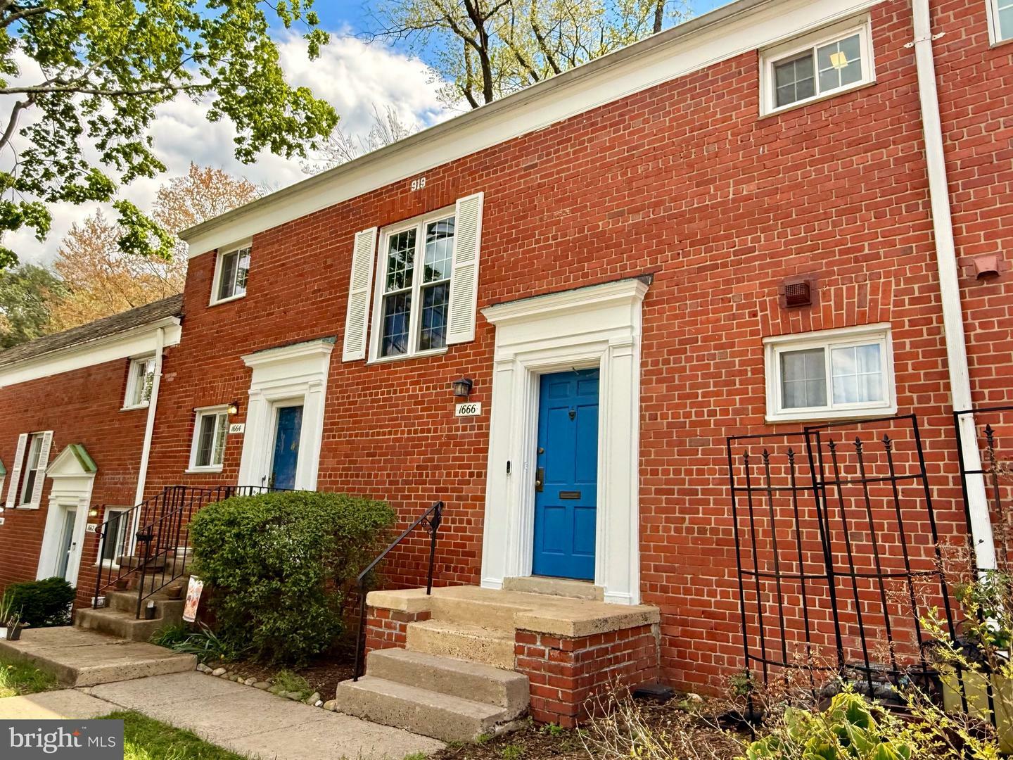 Property Photo: 1666 Fitzgerald Lane VA 22302