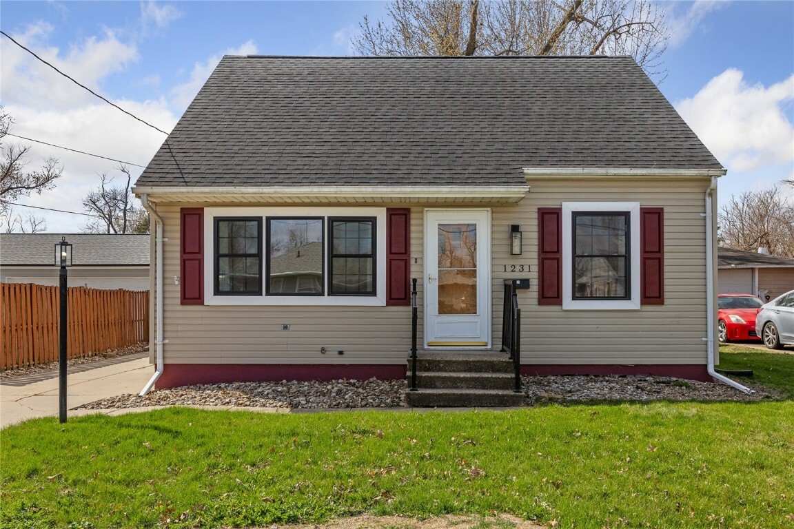 Property Photo: 1231 Center St NE IA 52402