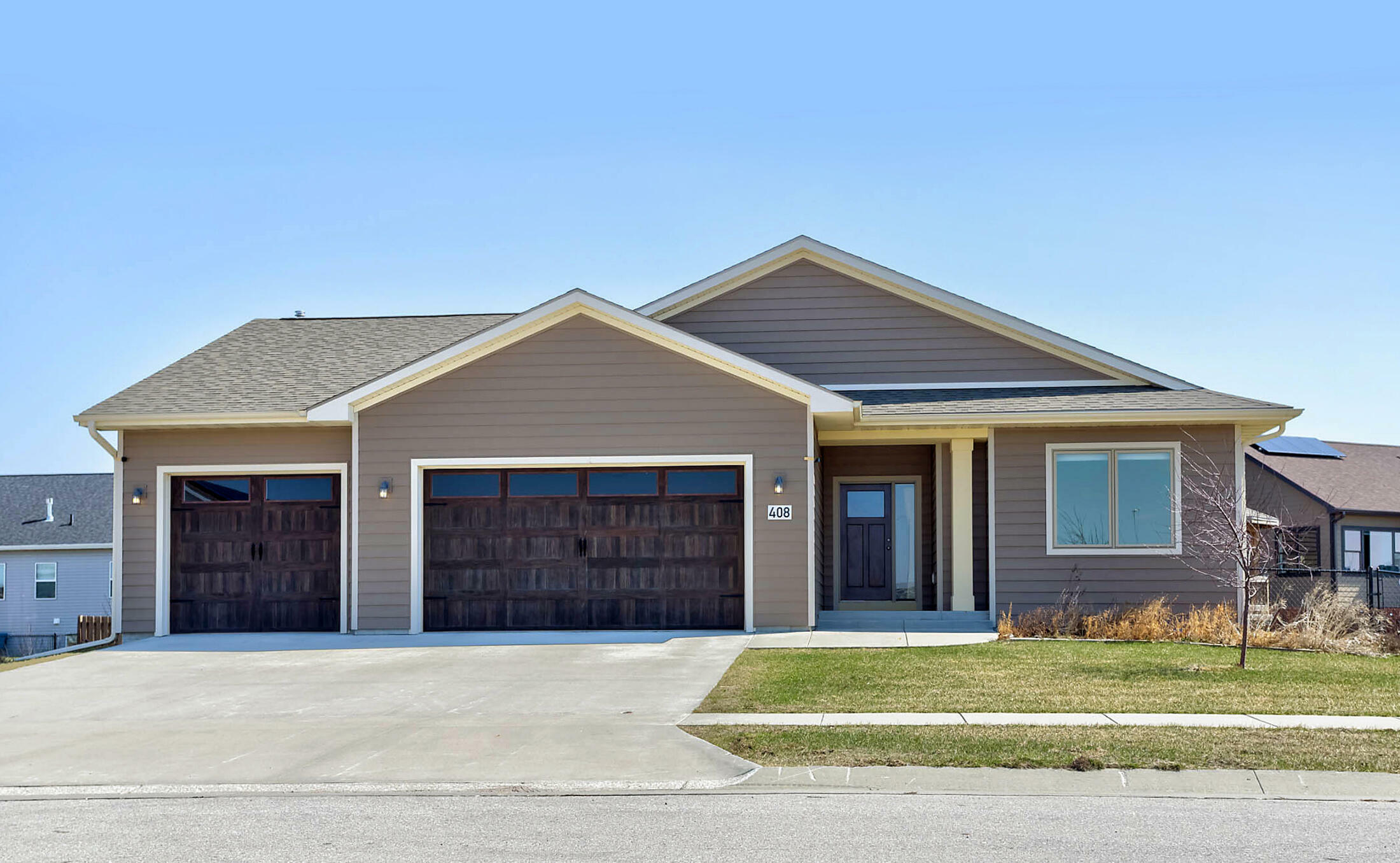 Property Photo: 408 Hawthorne Street IA 50105