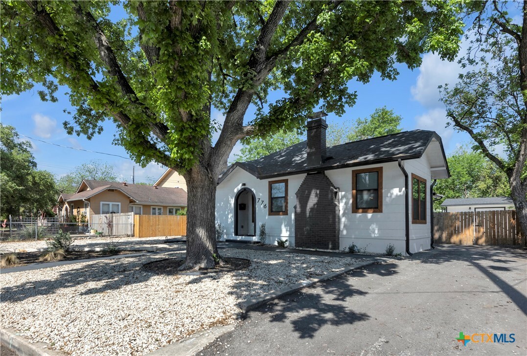 Property Photo: 776 Butcher Street TX 78130