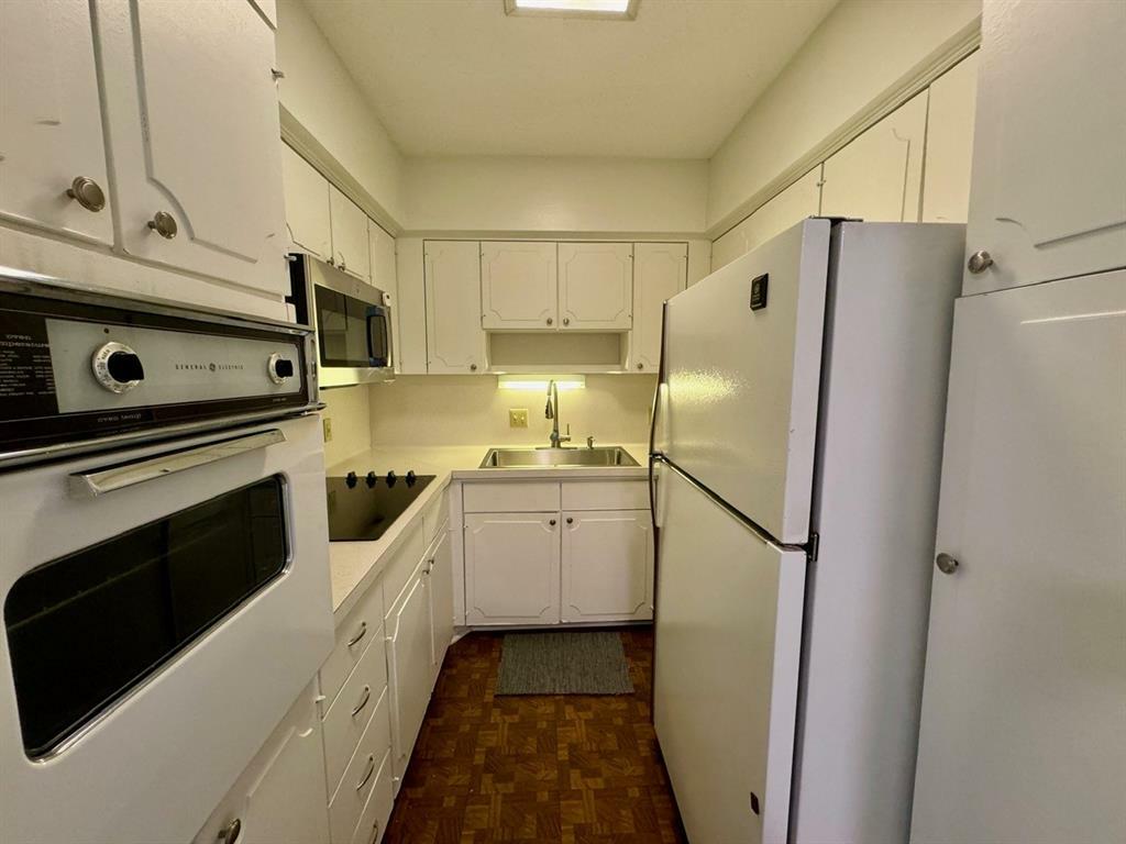 Property Photo: 2601 Bellefontaine Street B301 TX 77025