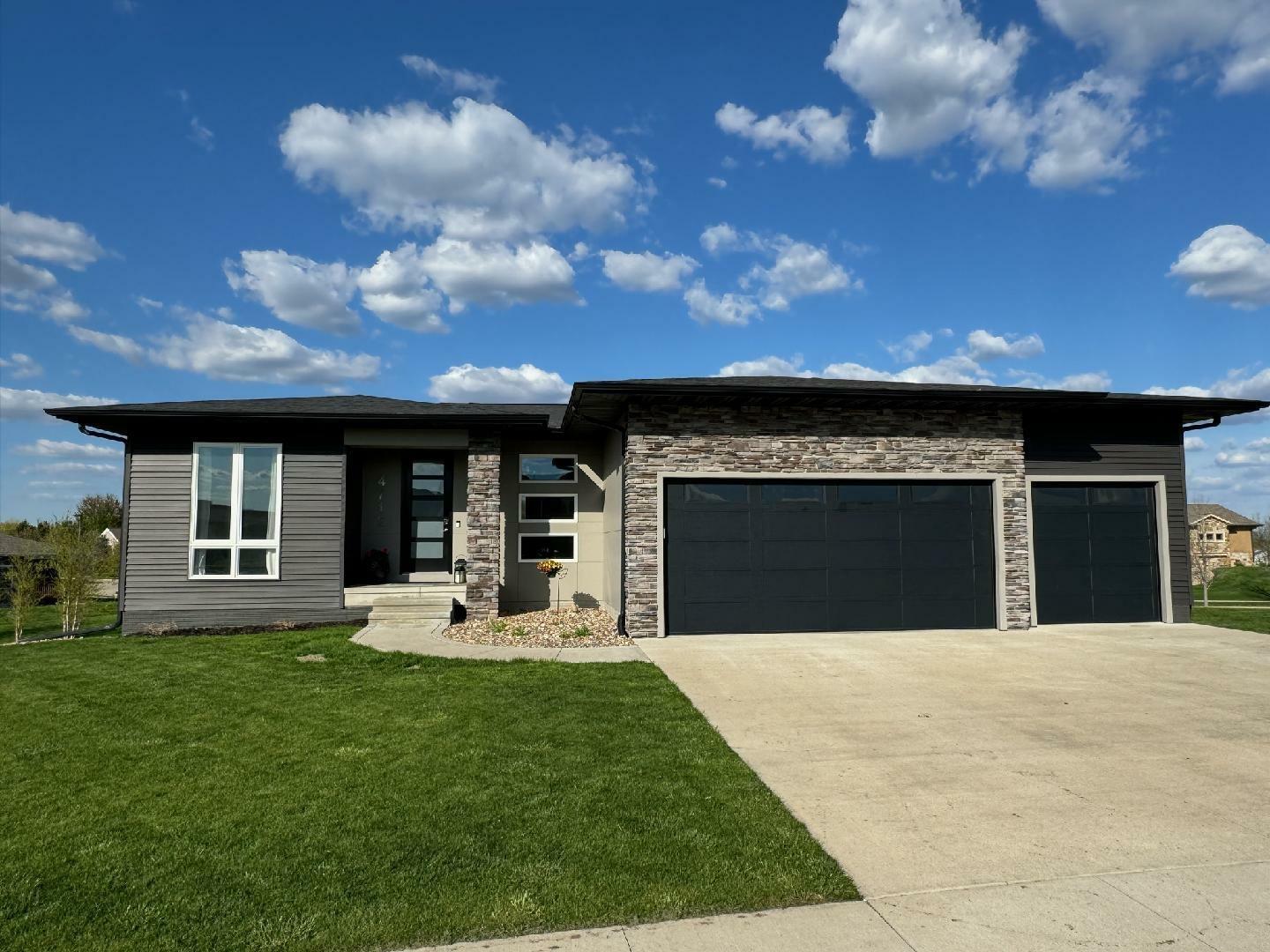 4712 Wild Flowerr Lane  Cedar Falls IA 50613 photo