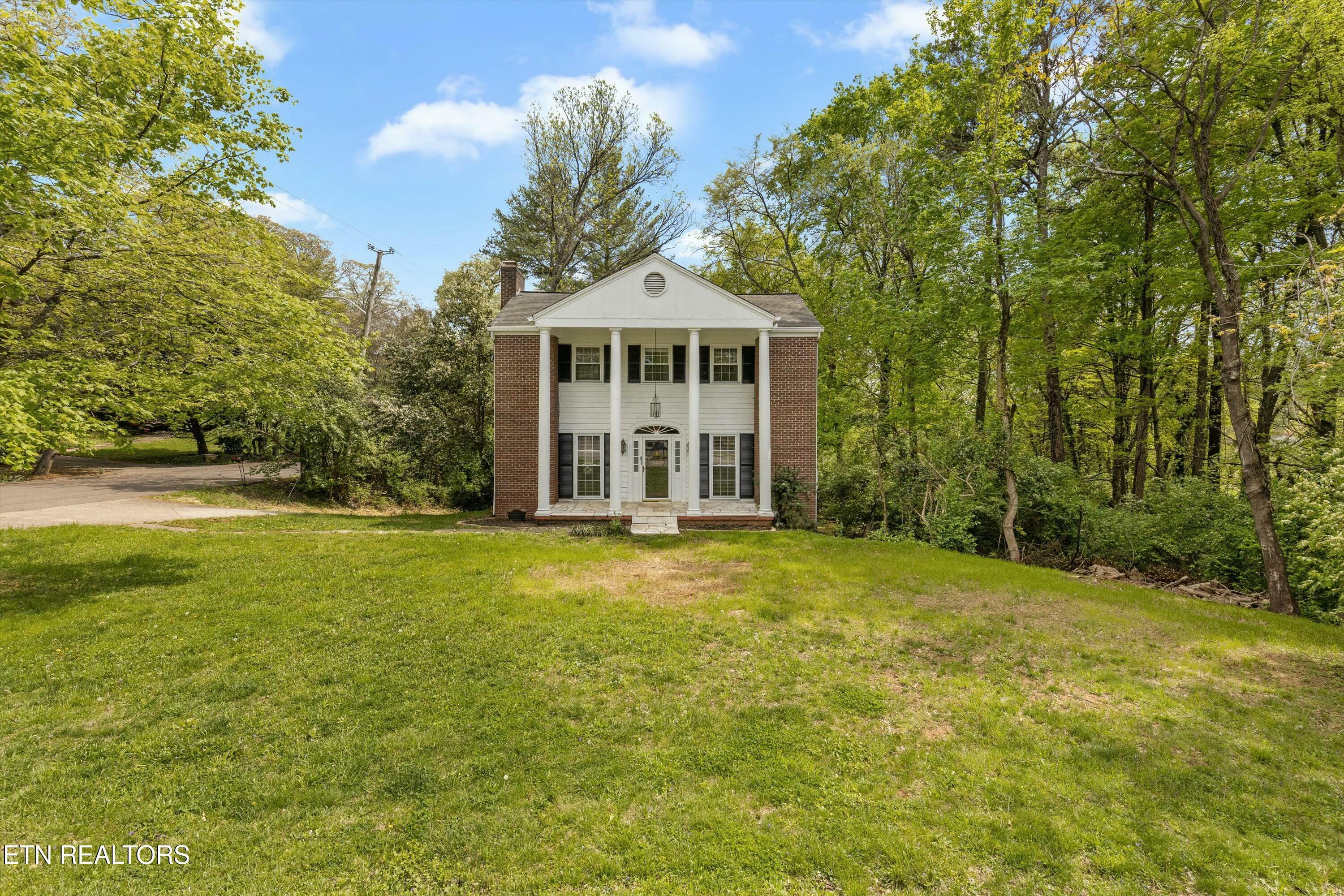 Property Photo: 4304 Kingston Pike TN 37919