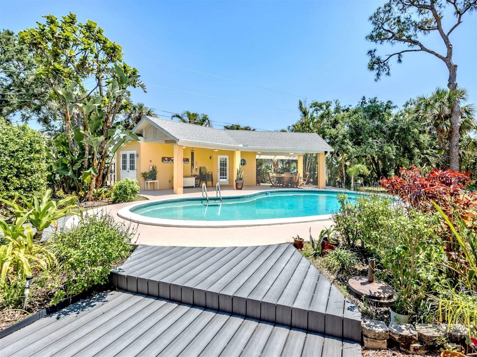 Property Photo: 337 Harbor Drive S FL 34285