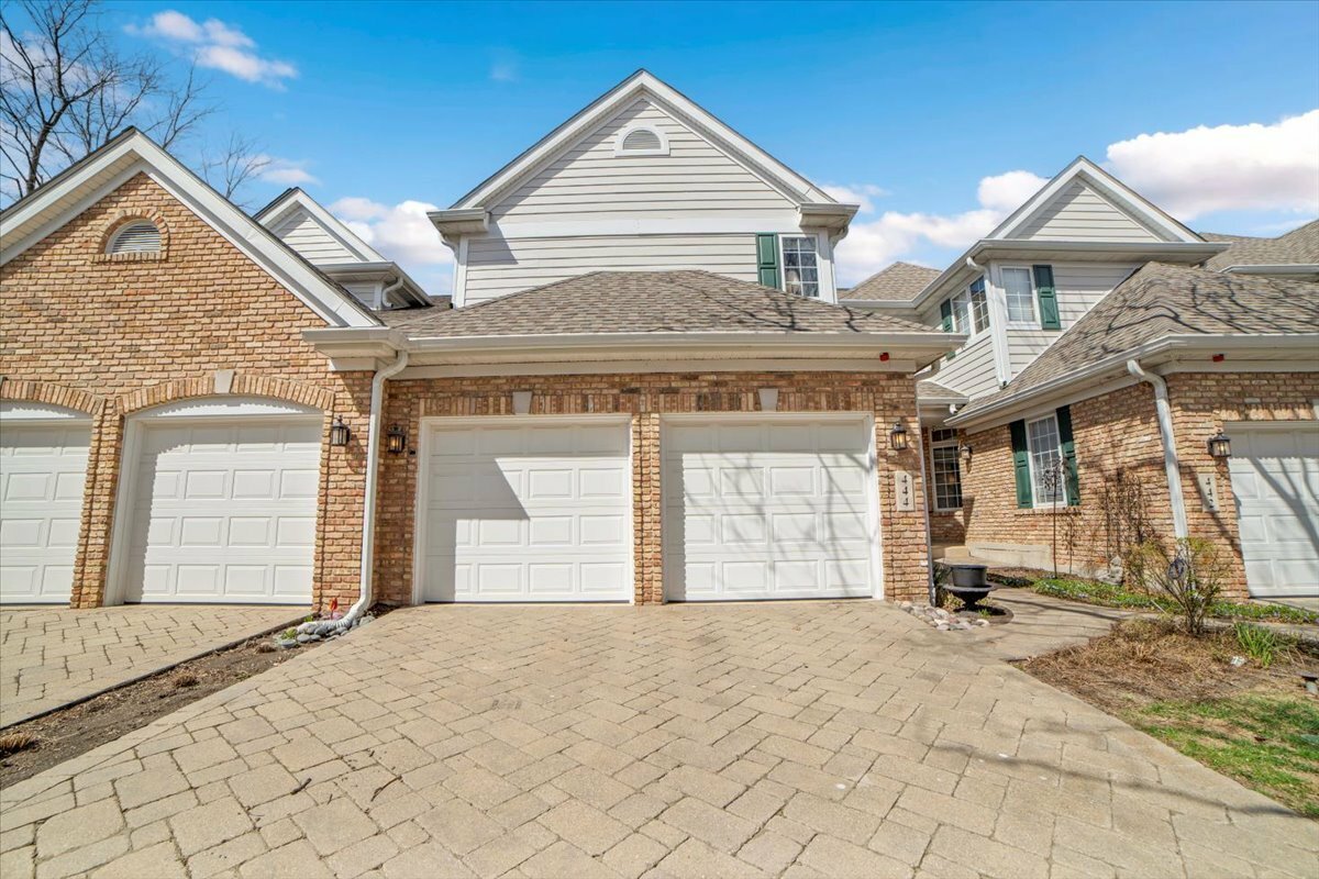 Property Photo: 444 Parkview Court IL 60514