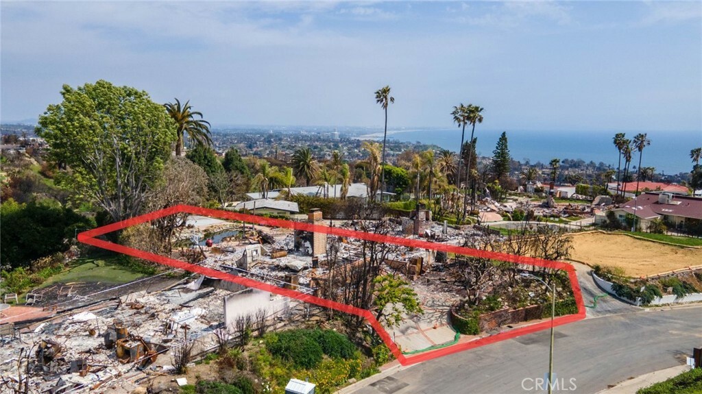 Property Photo: 912 Enchanted Way CA 90272