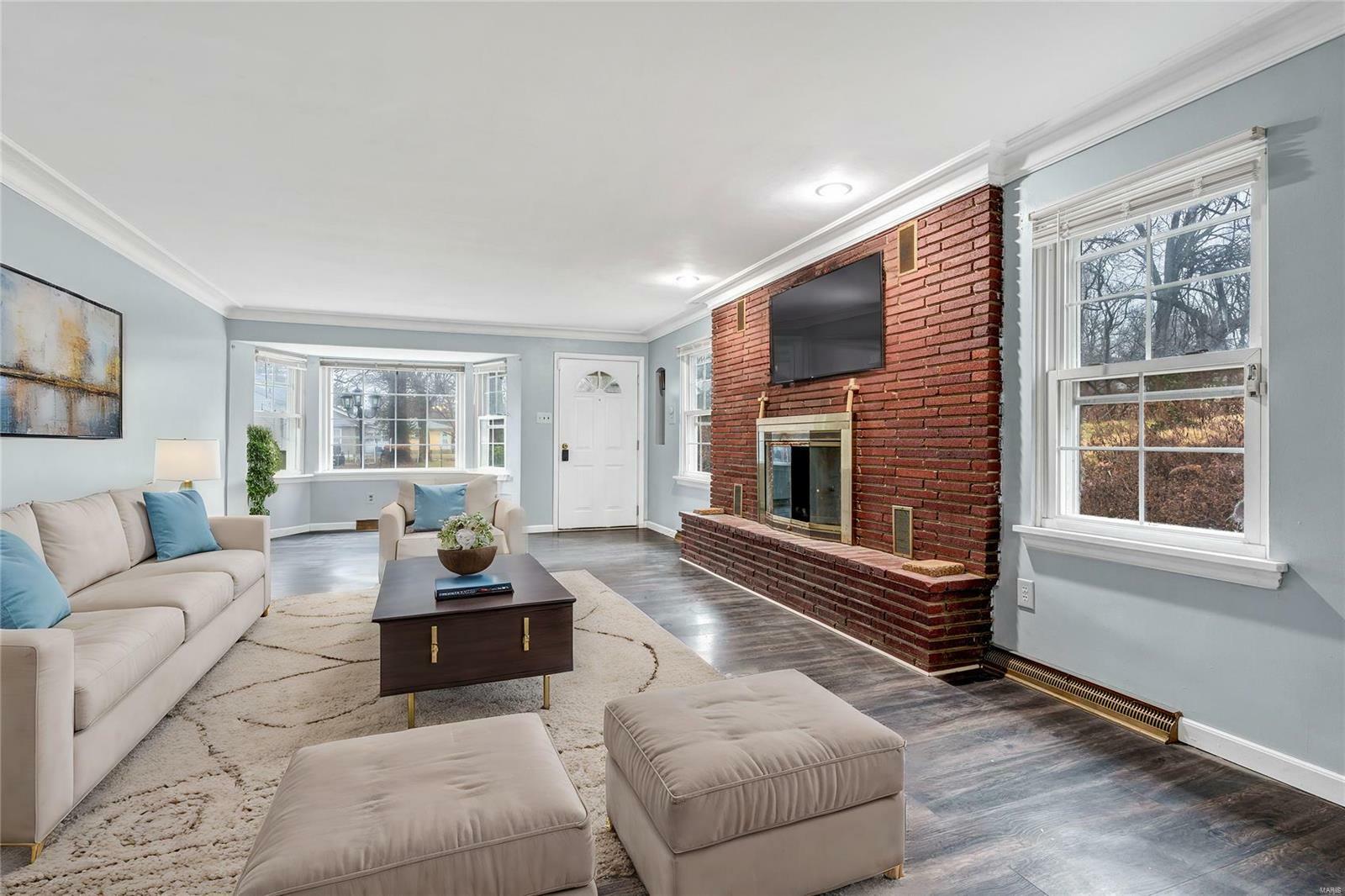 Property Photo: 703 Cunniff Place MO 63135