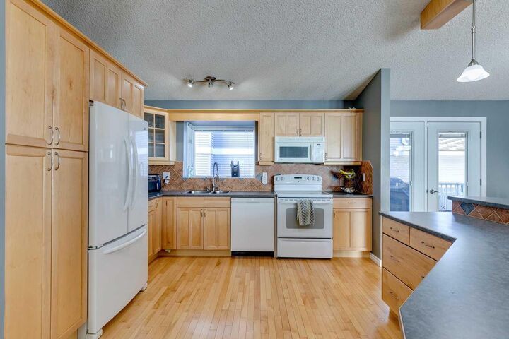 Property Photo:  44 Scenic Cove Circle NW  AB T3L 1N1 