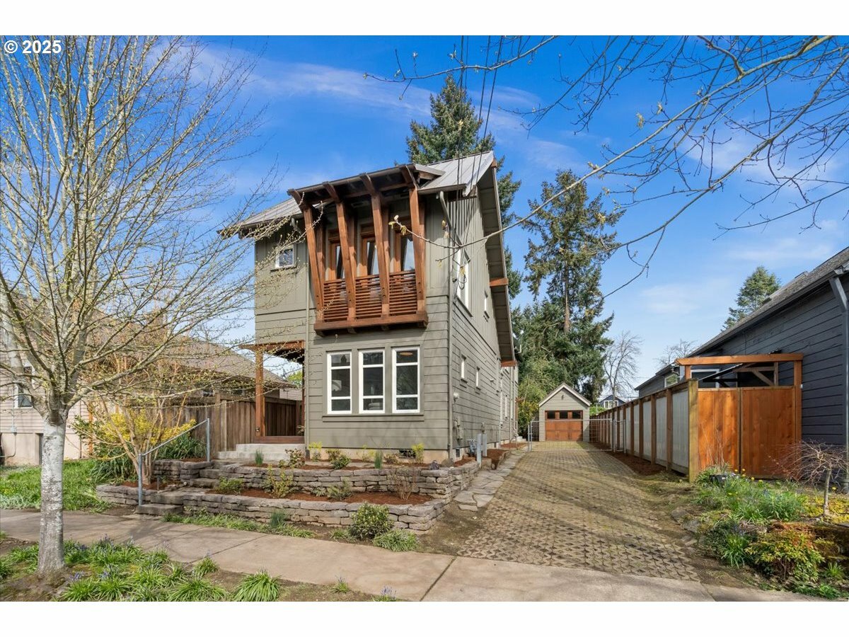 Property Photo:  8316 SE 7th Ave  OR 97202 