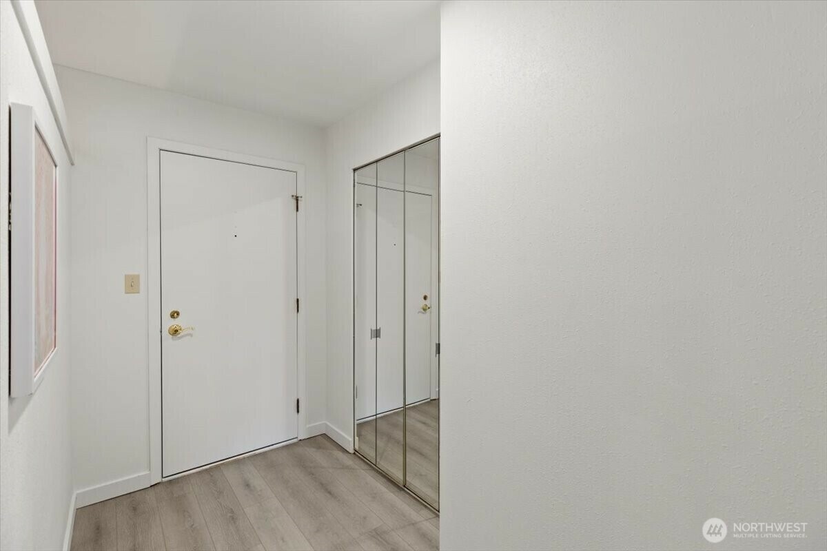 Property Photo: 7930 SE 34th Street 208 WA 98040