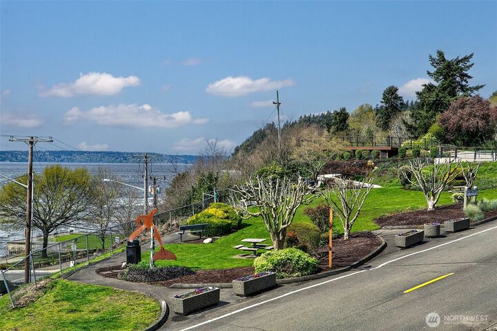 Property Photo:  22218  5th Avenue S 101  WA 98198