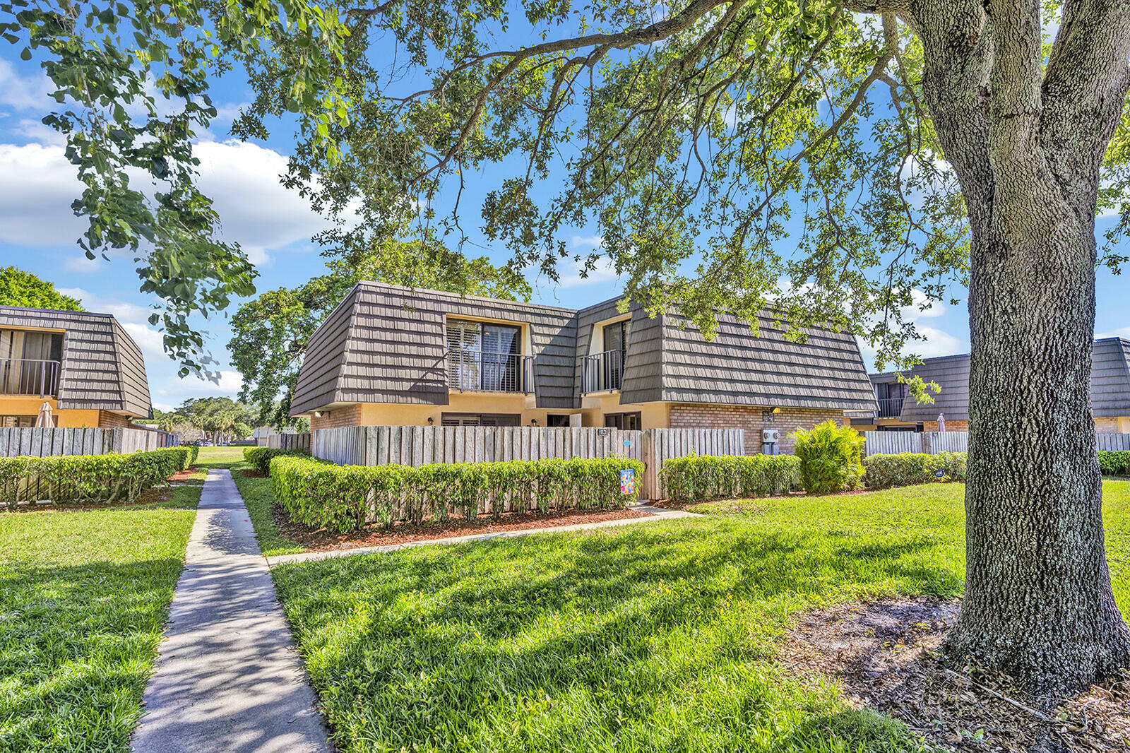 Property Photo: 113 1st Way FL 33407