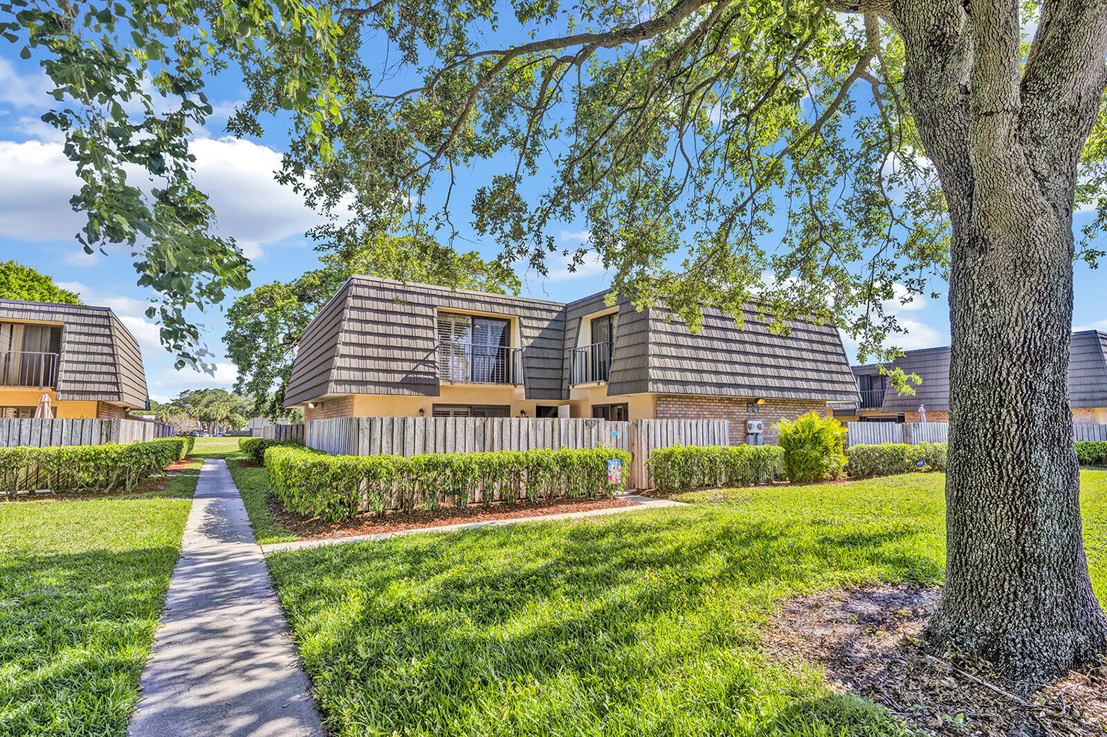 Property Photo: 113 1st Way FL 33407