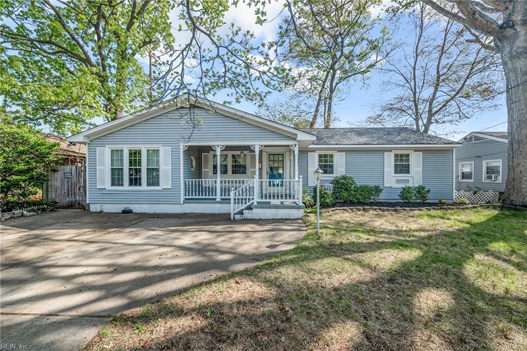 Property Photo:  646 Creasy Ave  VA 23601 