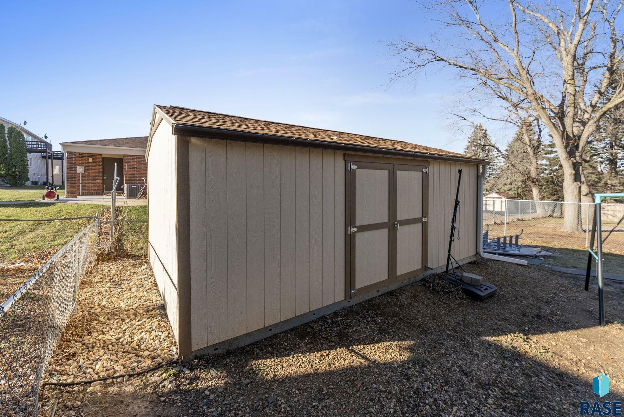 Property Photo:  3325 E Manor Cir  SD 57103 
