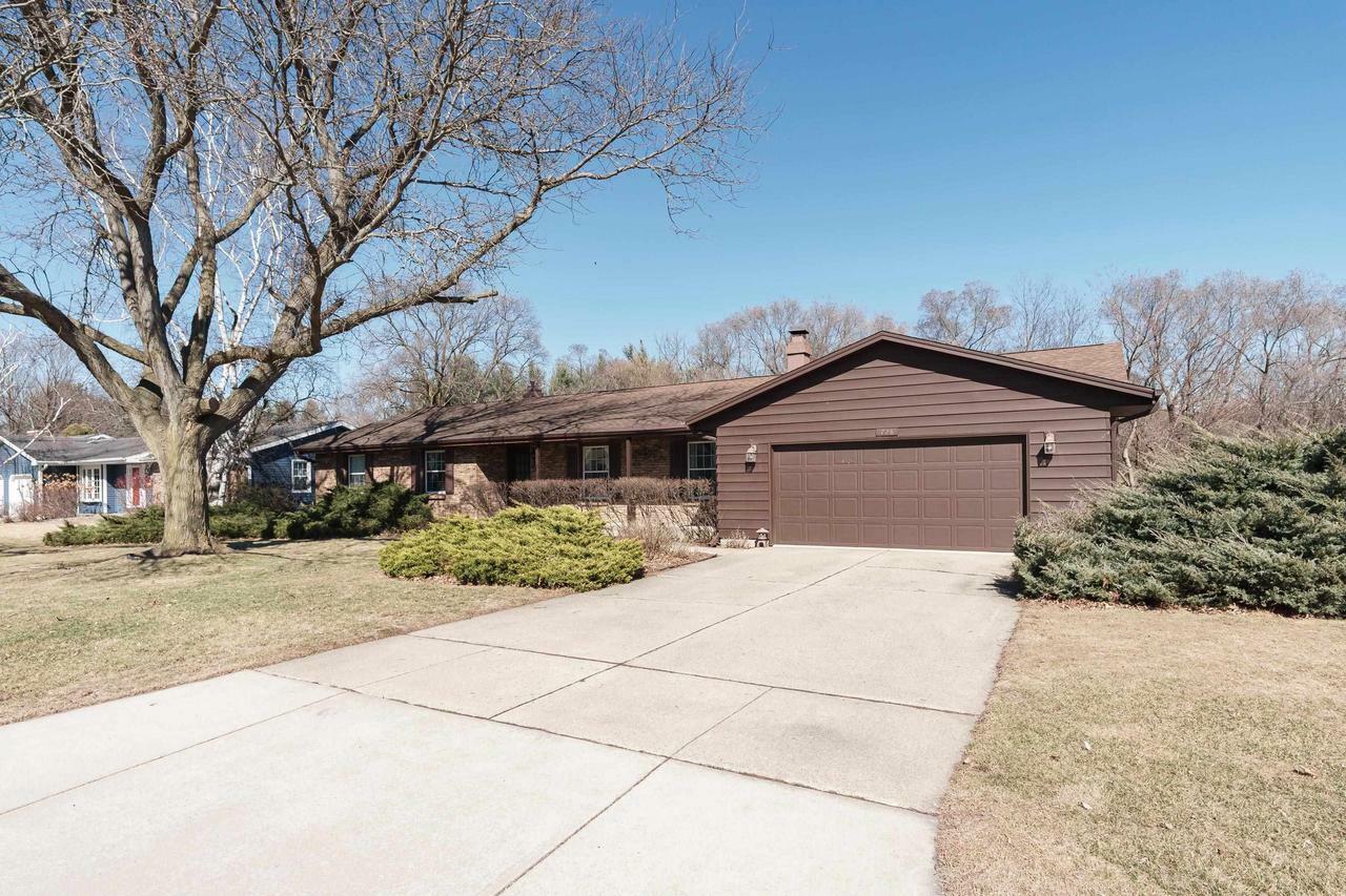 Property Photo: 726 Somerset Drive WI 53546