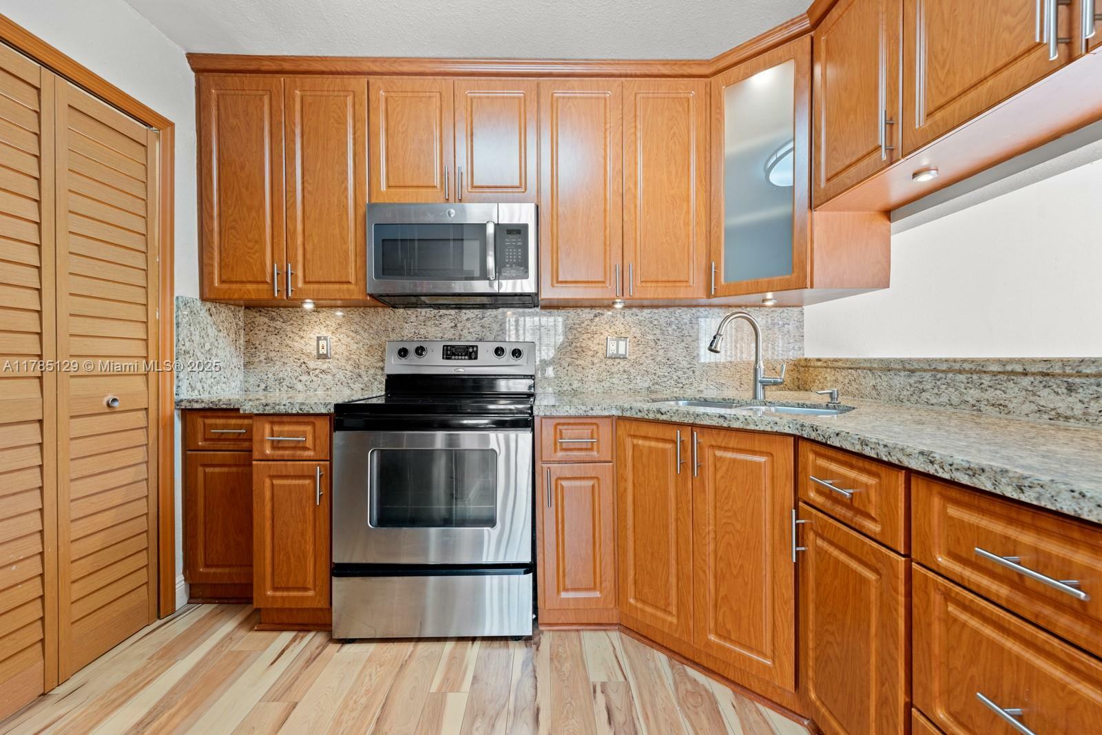 Property Photo: 20155 E Oakmont Cir FL 33015