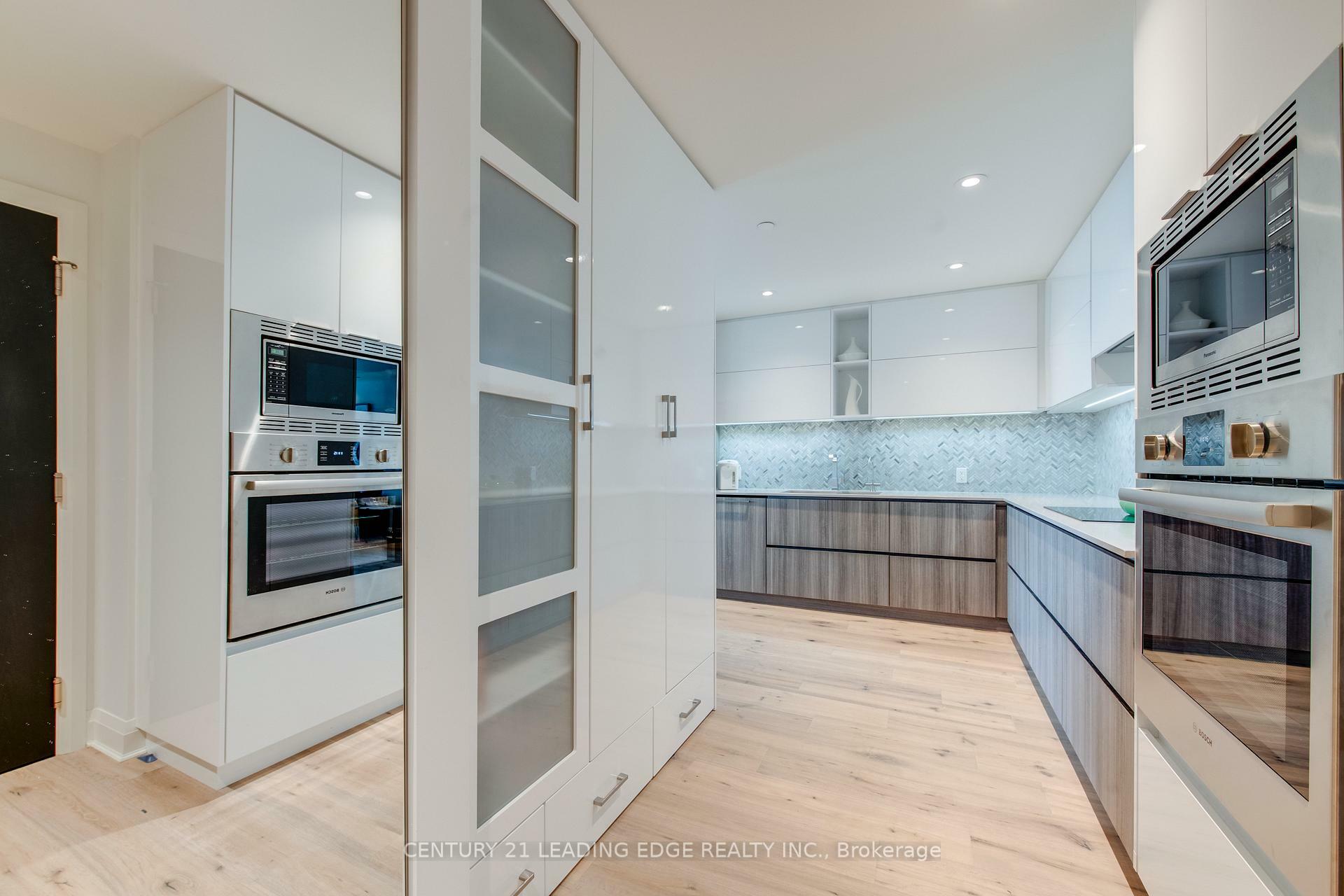 Property Photo: 151 Avenue Road 706 ON M5R 0B8