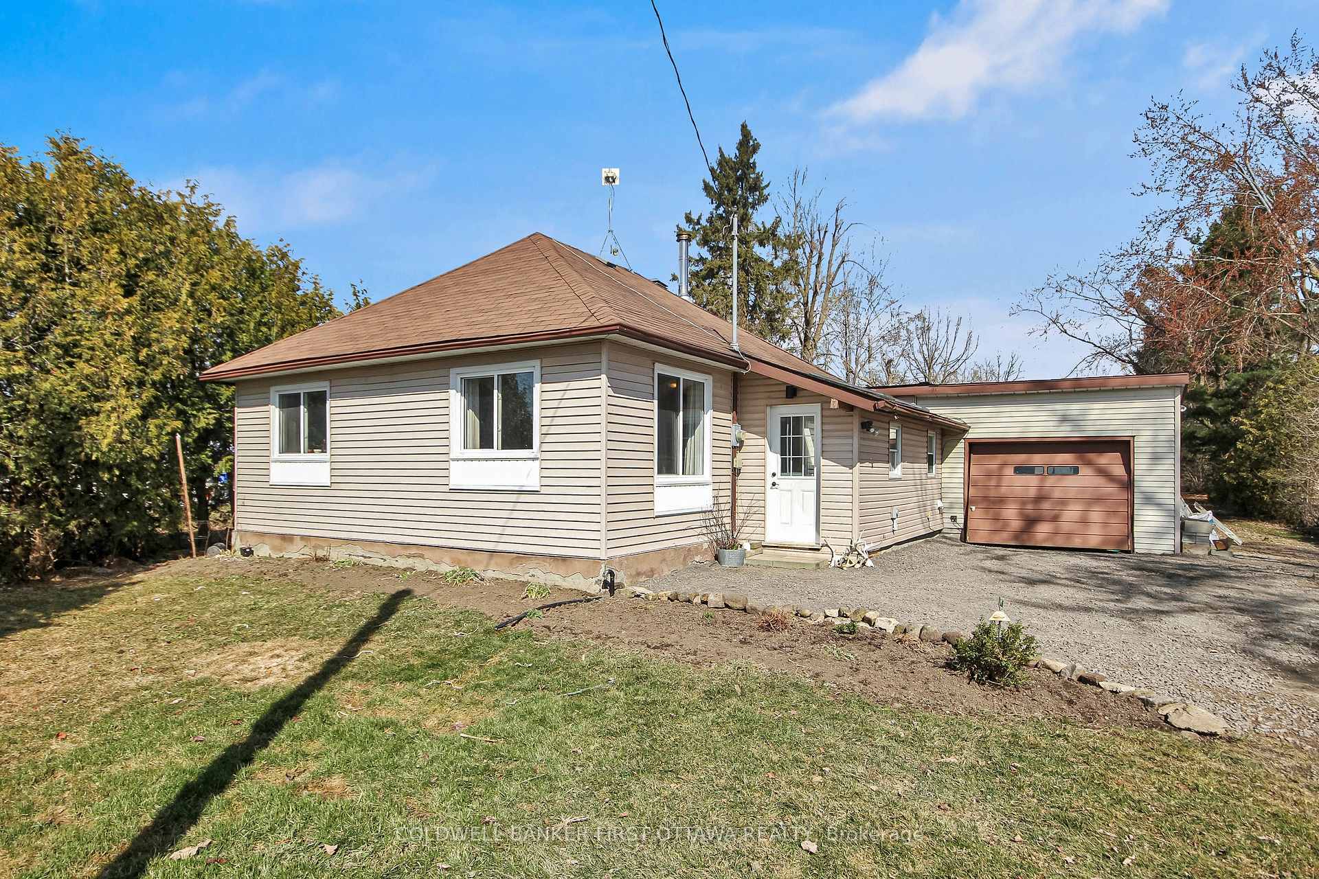 Property Photo: 6671 Dalmeny Road ON K0A 2W0