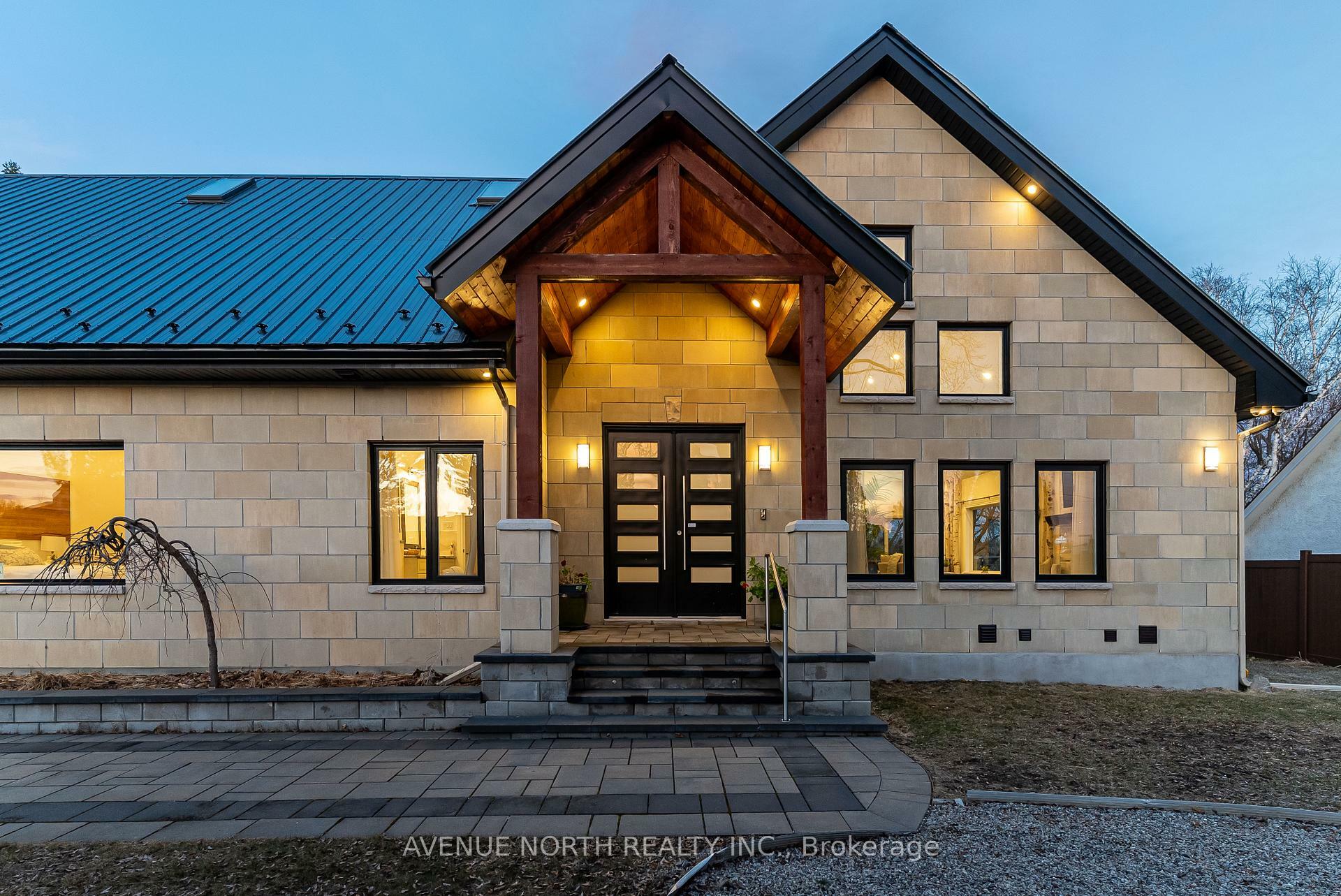 Photo de la propriété: 1885 Prince Of Wales Drive ON K2C 1P2