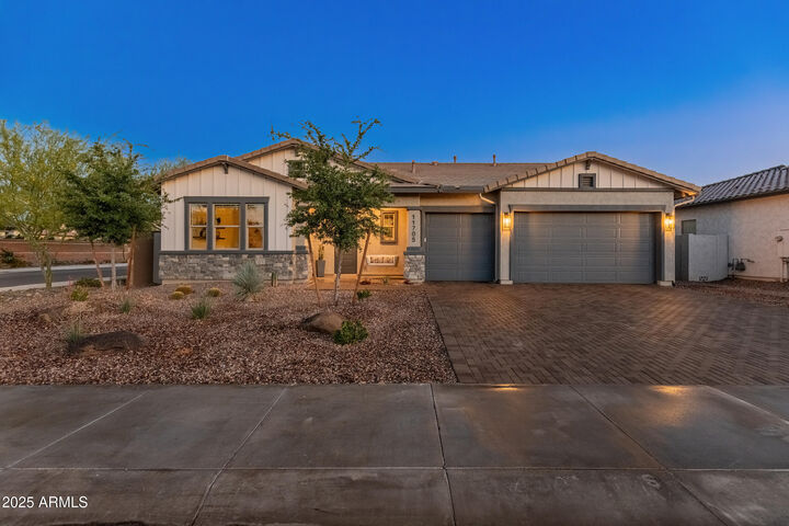 Property Photo: 11705 W Luxton Lane AZ 85323