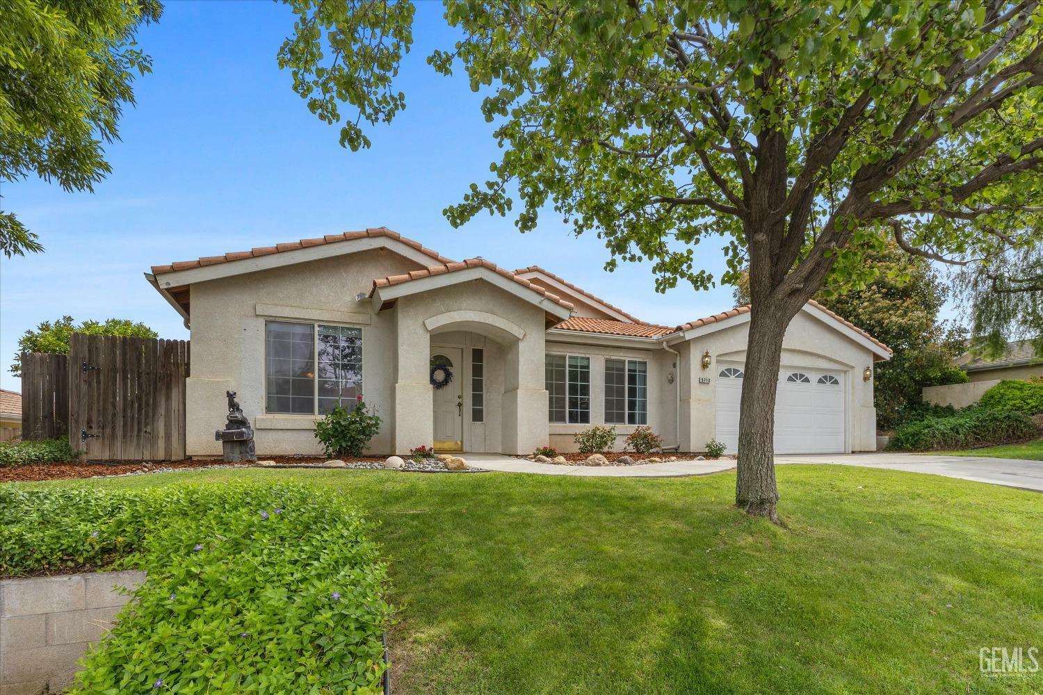 Property Photo: 5713 Harpy Eagle Avenue CA 93306