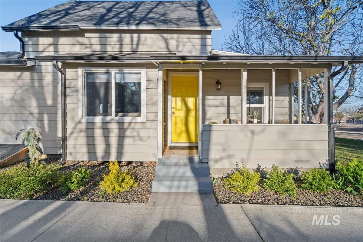 Property Photo: 1916 E Oak St. ID 83605