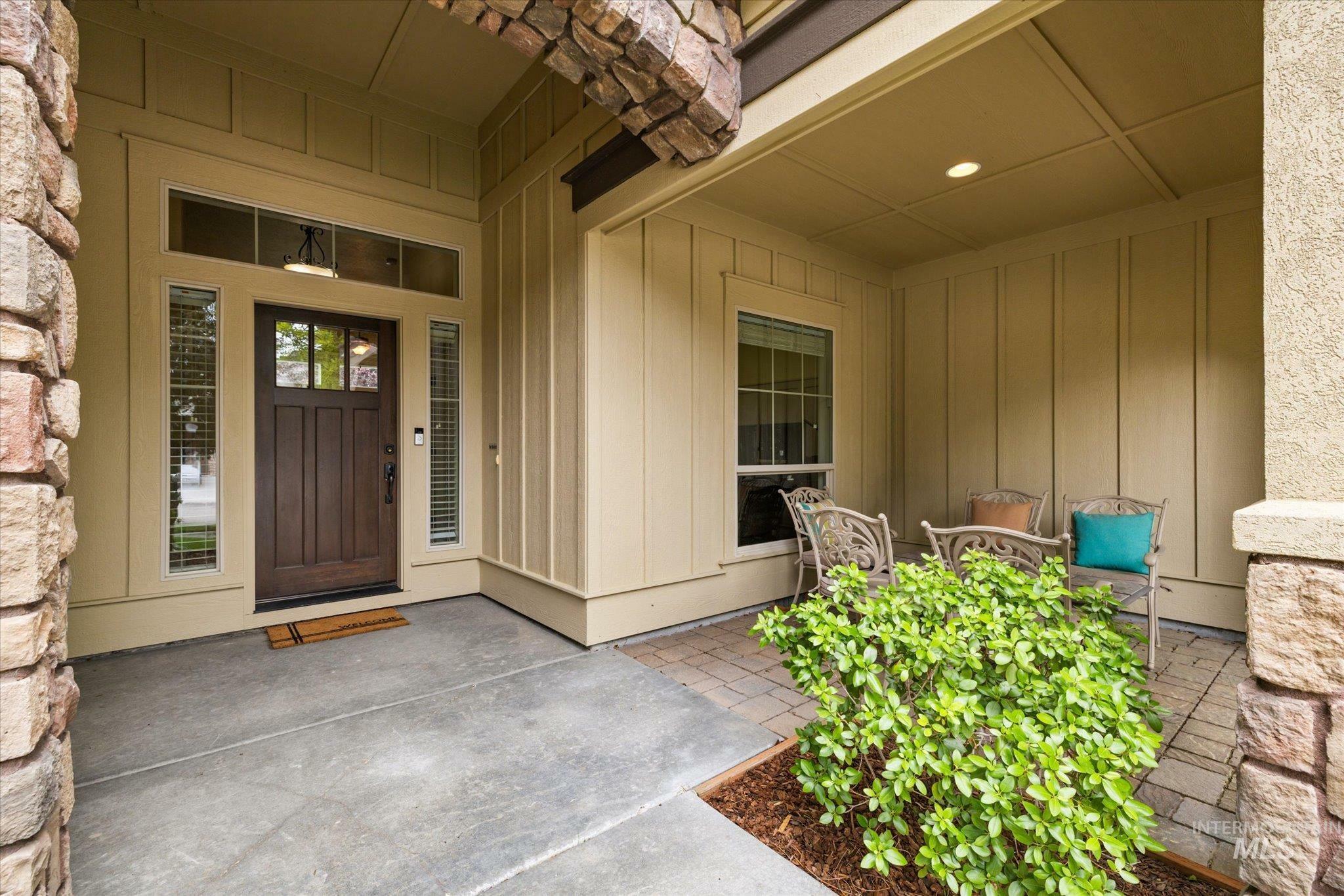 Property Photo: 705 E San Pedro Street ID 83646