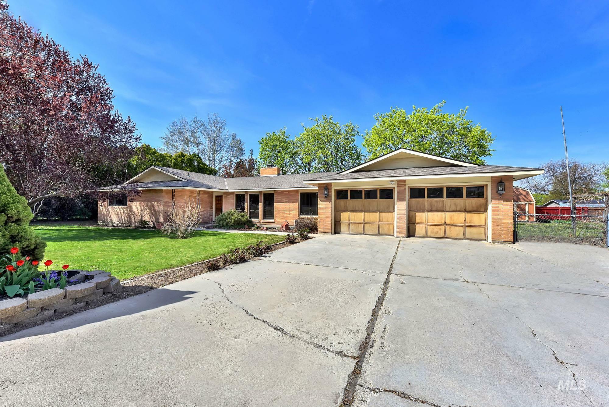 Property Photo: 204 Hilldrop St ID 83605