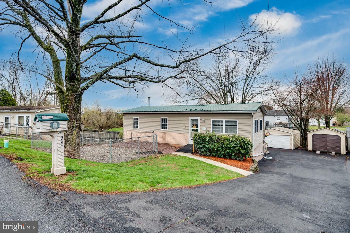 1250 Dauphin Place  Birdsboro PA 19508 photo