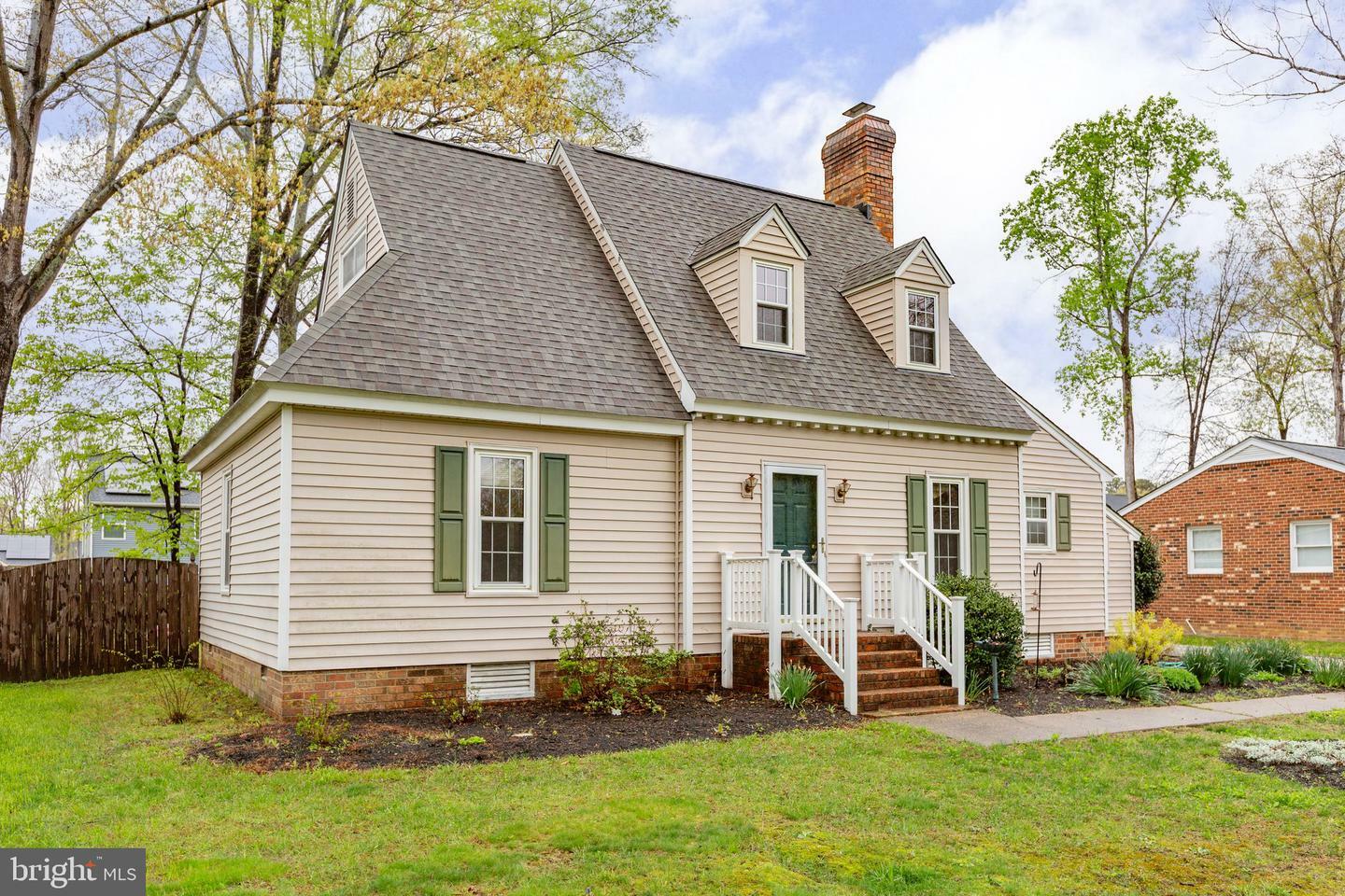 Property Photo:  8700 Pine Glade Lane  VA 23224 