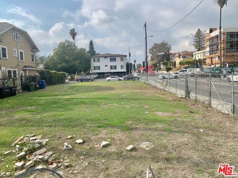 Property Photo: 250 N Wilton Pl CA 90004