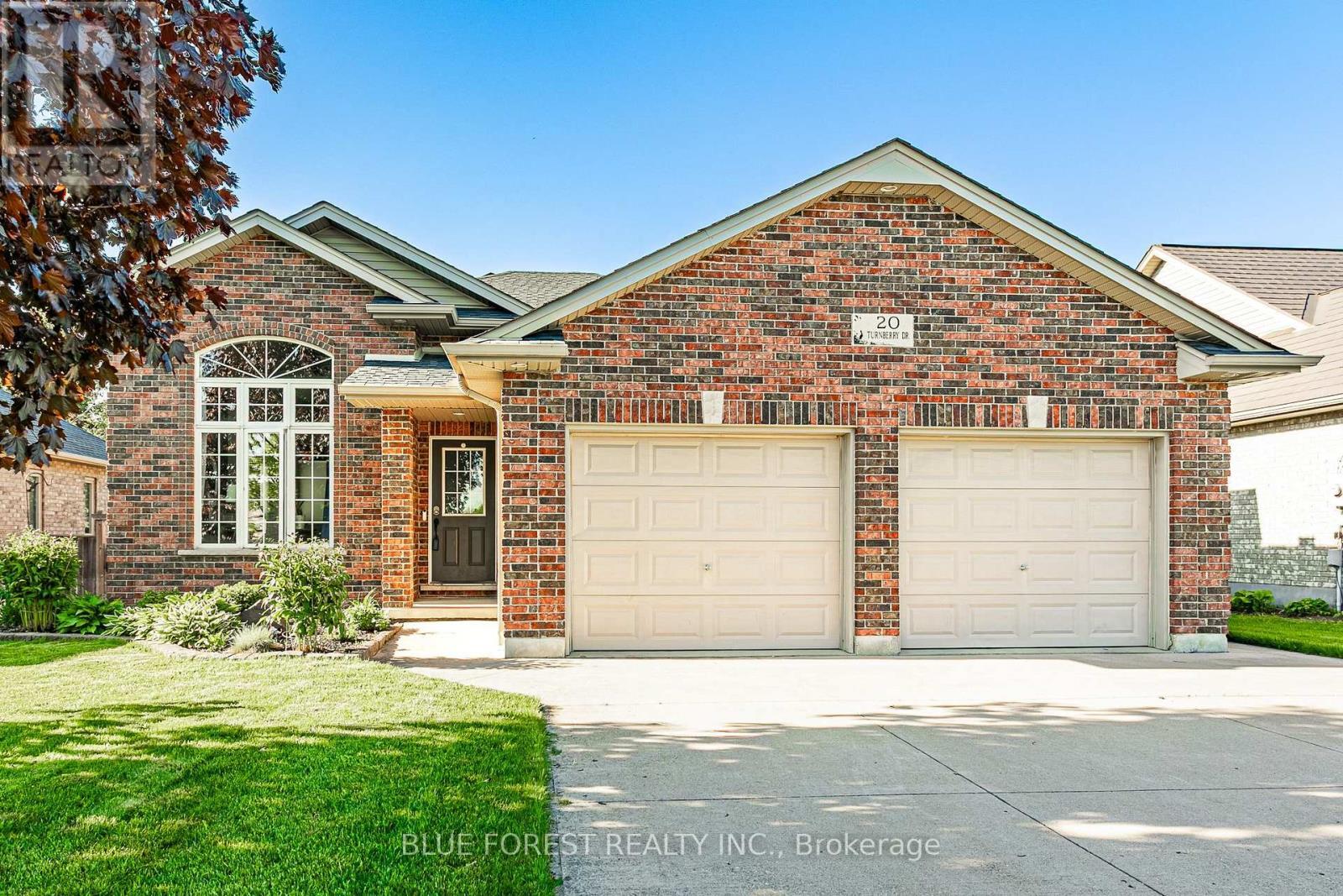 Property Photo: 20 Turnberry Drive ON N0L 1G3