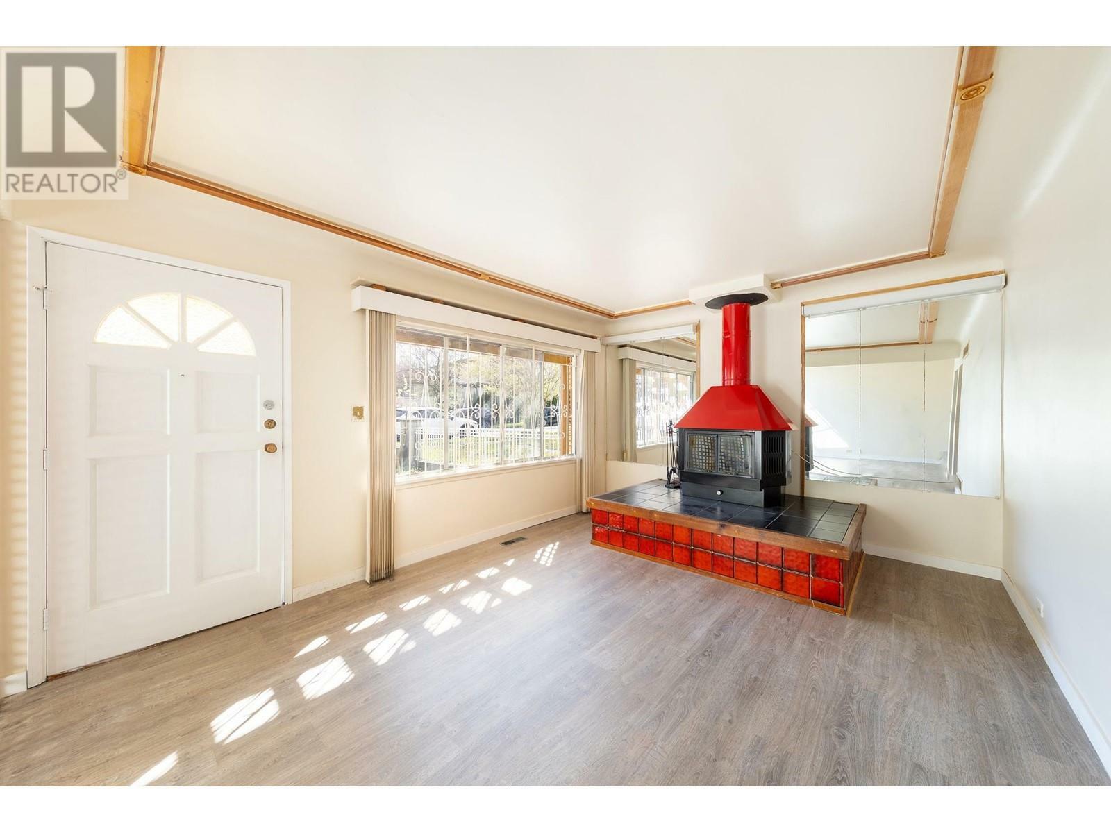 Photo de la propriété: 3247 Napier Street BC V5K 2X2