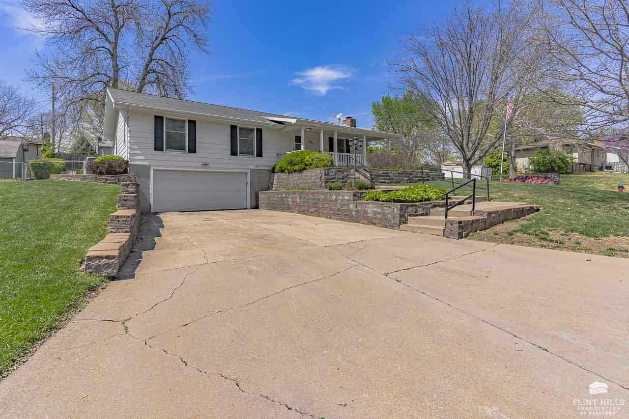 Property Photo: 901 Allison Avenue KS 66502