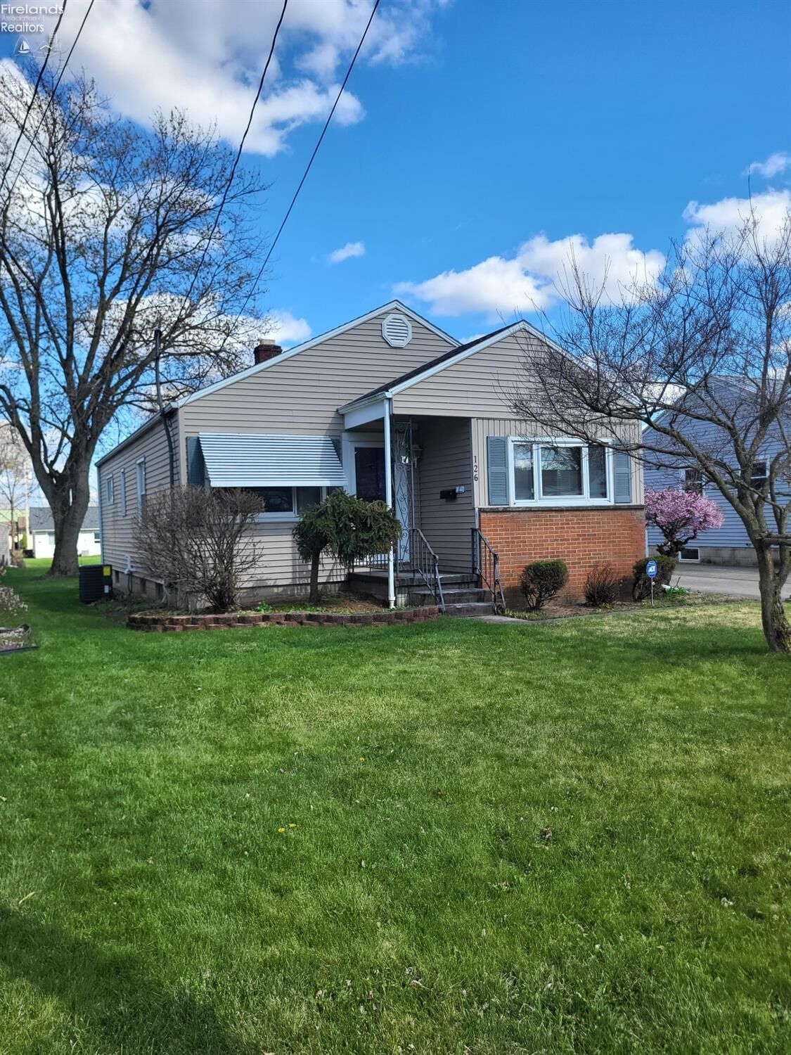 Property Photo:  126 Roger Avenue  OH 44811 