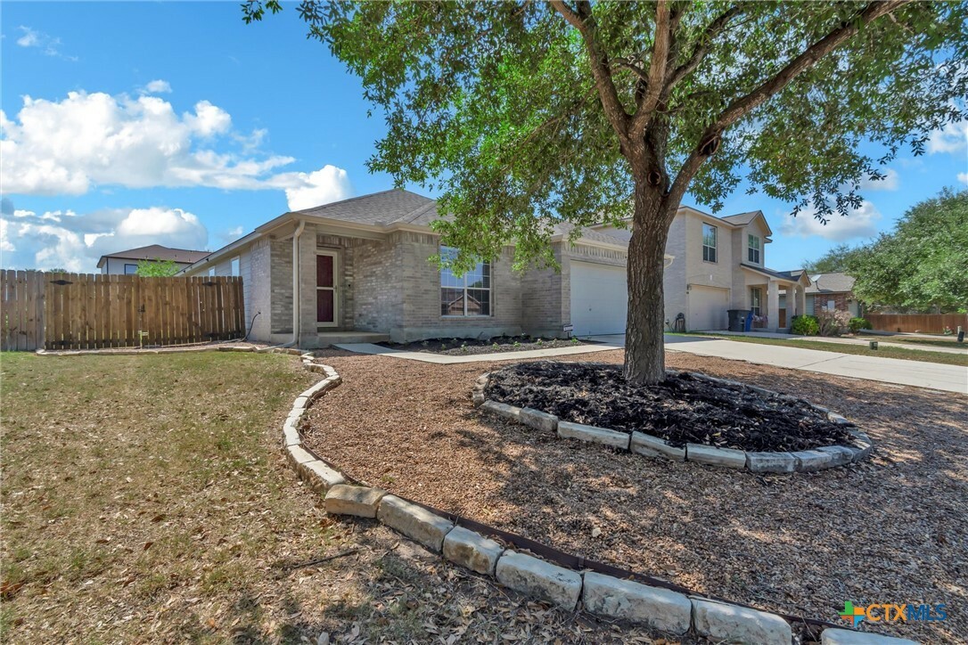Property Photo: 2622 White Wing Way TX 78130