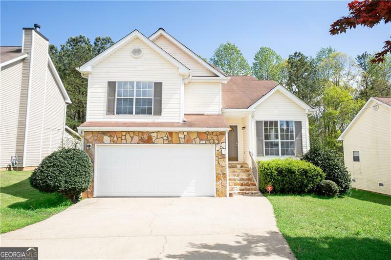 Property Photo: 4032 Robin Circle GA 30349