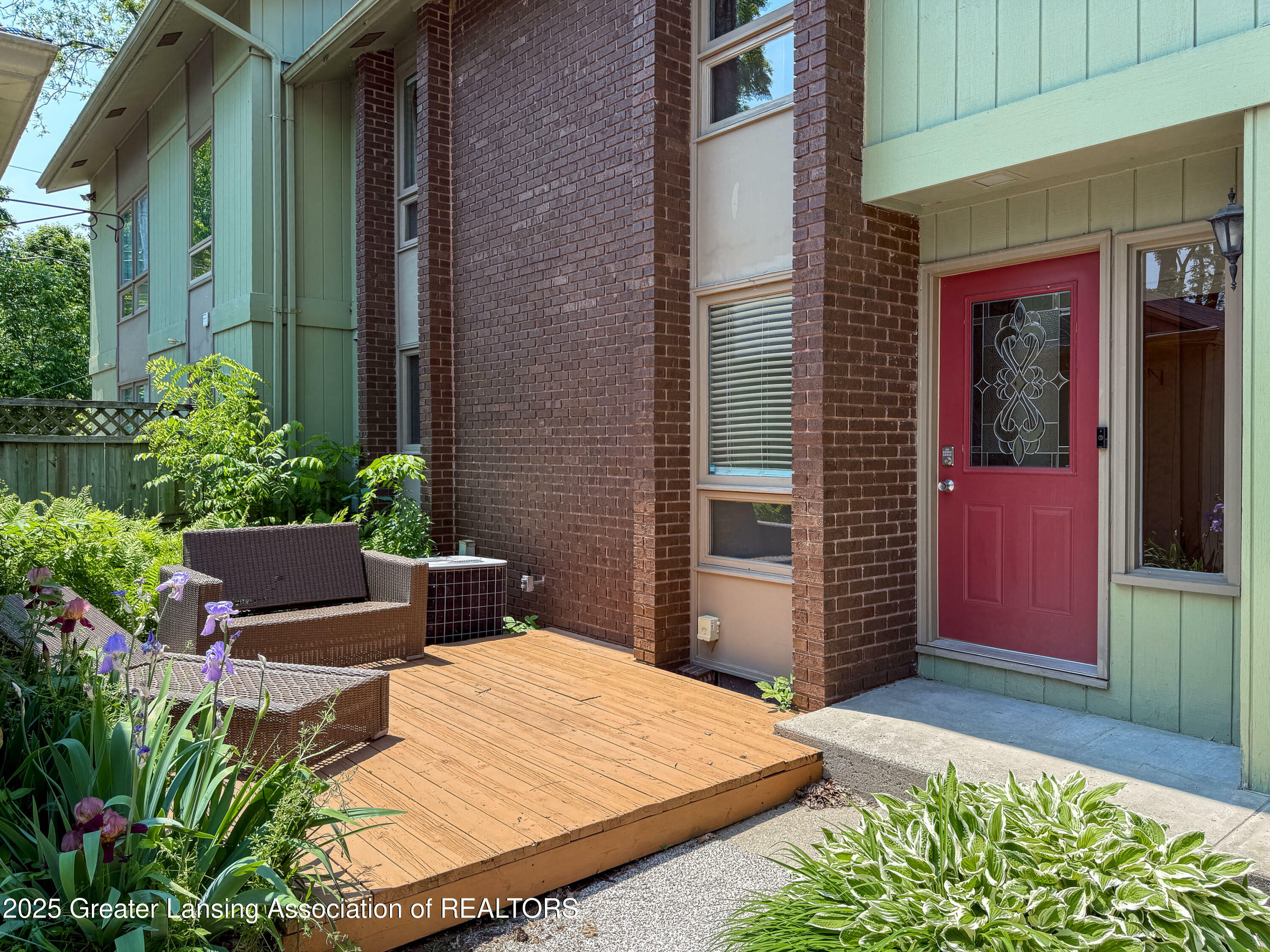 Property Photo: 515 N Putnam Street MI 48895