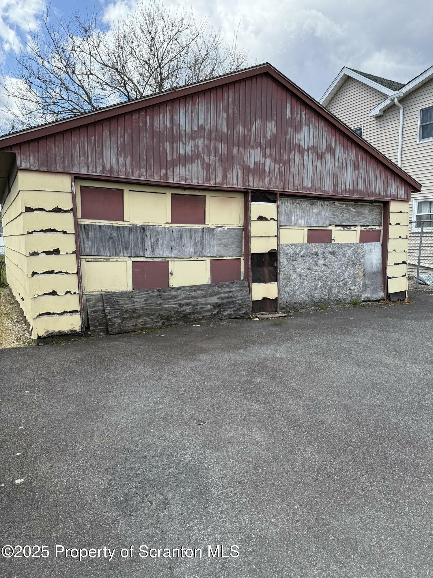 Property Photo: 10 Hawk Place PA 18508